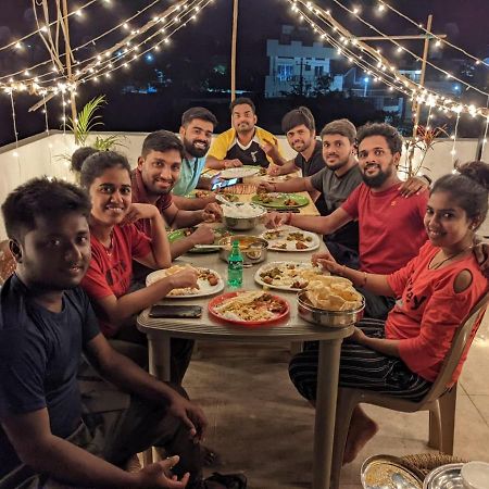 Veeru Homestay ホスペット エクステリア 写真