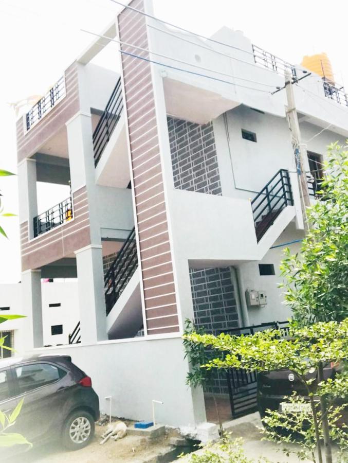 Veeru Homestay ホスペット エクステリア 写真
