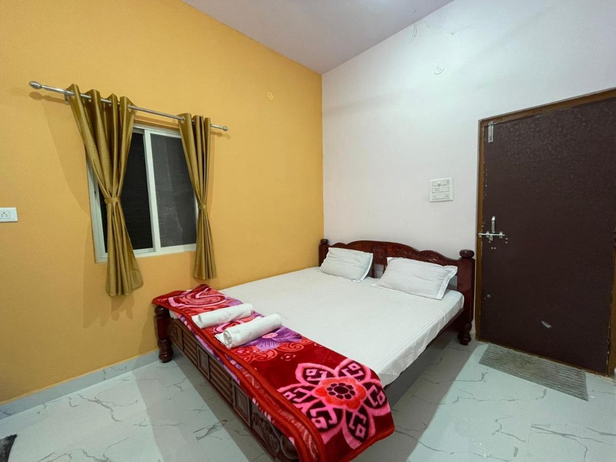 Veeru Homestay ホスペット エクステリア 写真