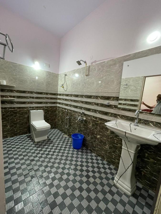 Veeru Homestay ホスペット エクステリア 写真