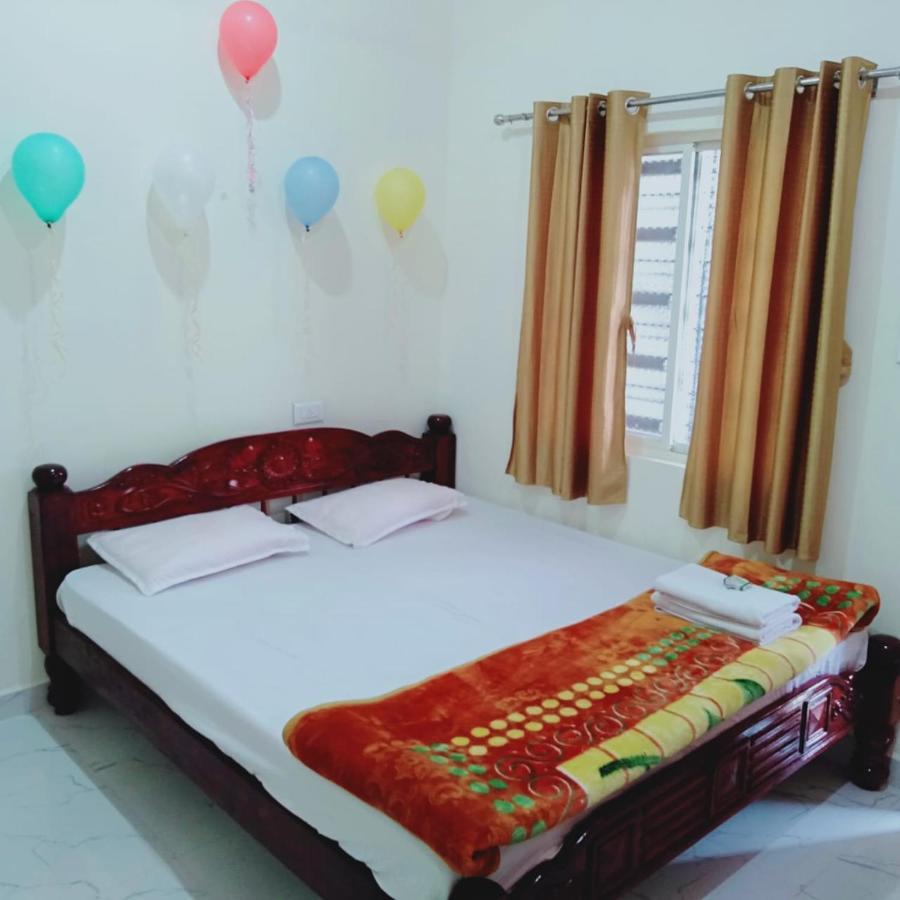 Veeru Homestay ホスペット エクステリア 写真
