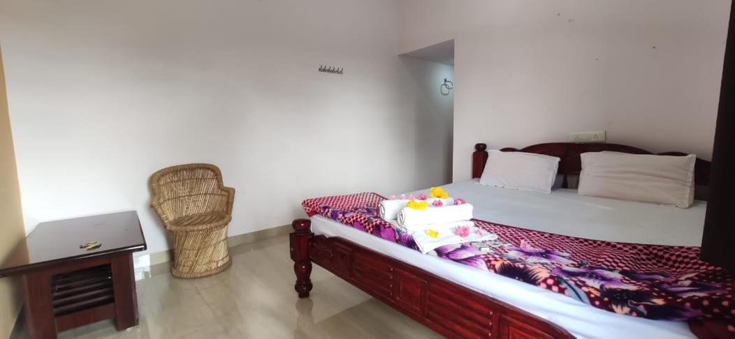 Veeru Homestay ホスペット エクステリア 写真