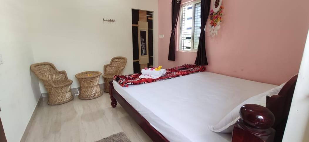 Veeru Homestay ホスペット エクステリア 写真