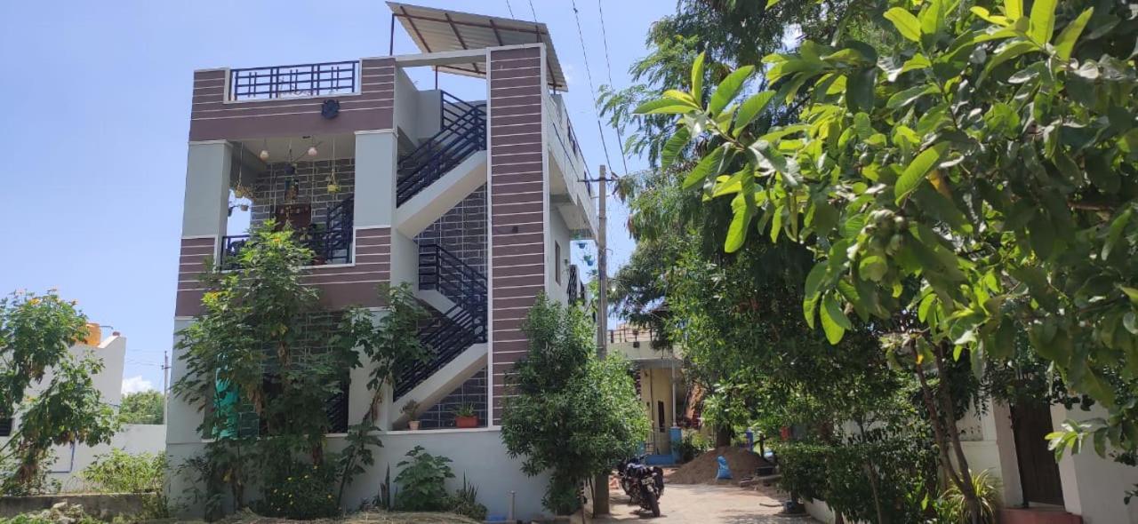 Veeru Homestay ホスペット エクステリア 写真