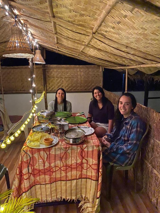 Veeru Homestay ホスペット エクステリア 写真