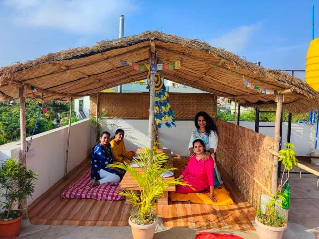 Veeru Homestay ホスペット エクステリア 写真